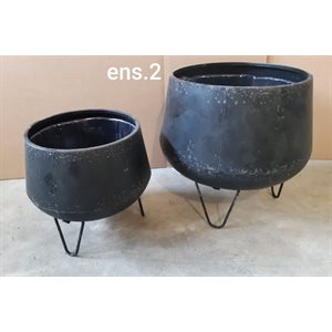Pot métal fini antique noir sur support (7-9½) (ens.2)